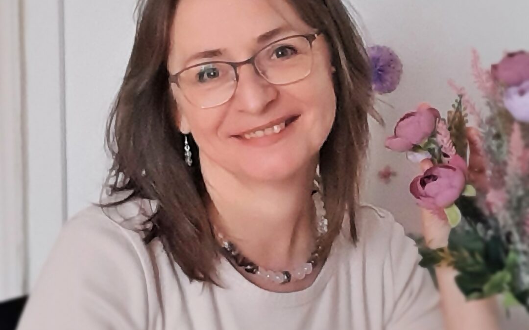 Gazda Mónika, lélekhangoló, ásvány-ékszer készítő